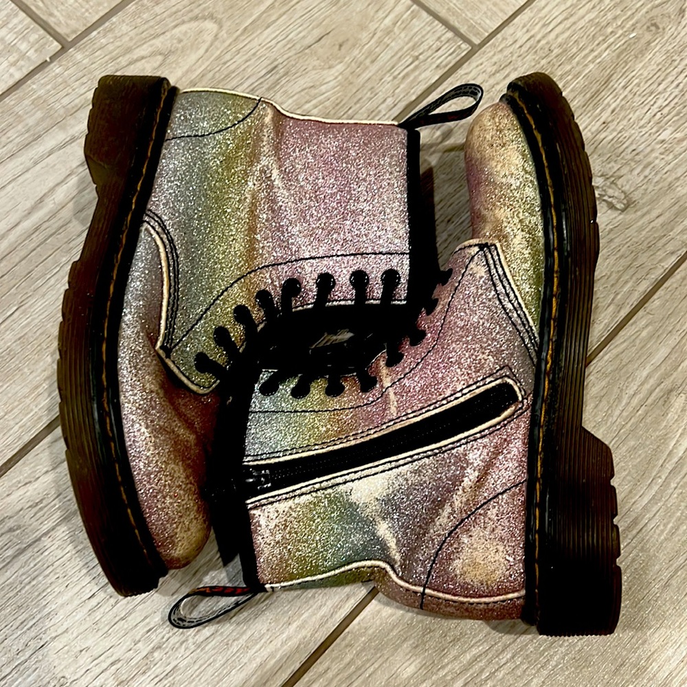 Girls glitter zip up boots